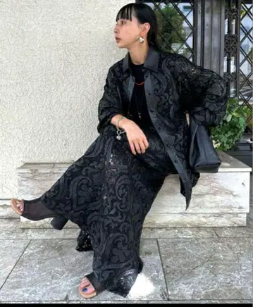 AMERI FAKE LEATHER EMBROIDERY SHIRT 블랙