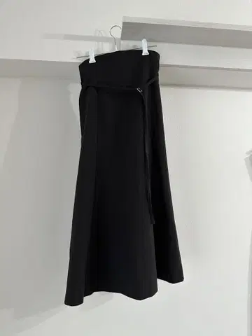 JILL by JILL STUART 블랙 플레어 스커트