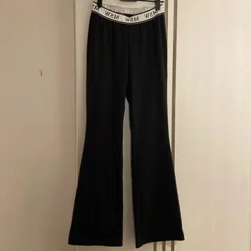 MOUSSY 슬림 레그 플레어 팬츠 블랙