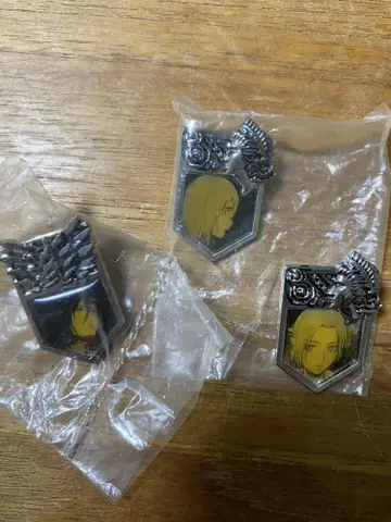 진격의 거인 미카사 애니 크리스타 핀 배지 3개 세트