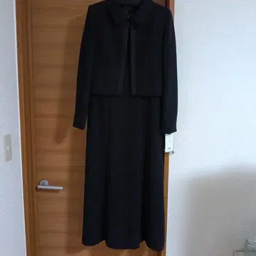 블랙 자켓이 포함된 원피스