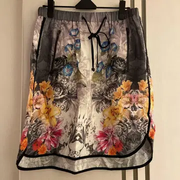 SISLEY 꽃 프린트 미디 스커트