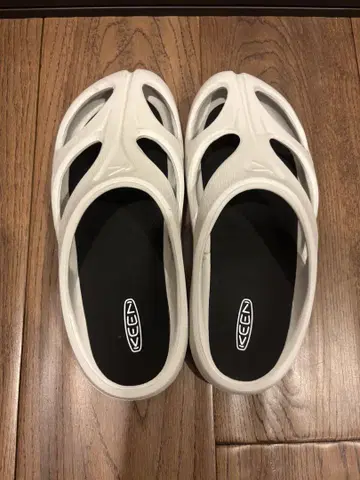 KEEN 화이트 샌들
