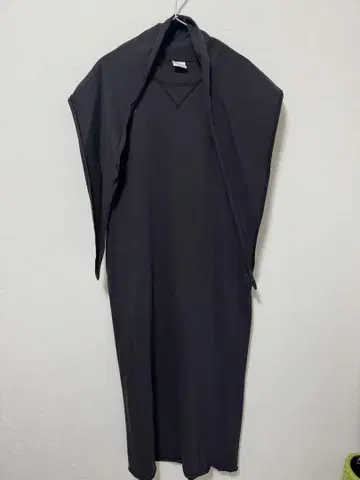 CITYSHOP CUT DRESS with SCARF 그레이:36