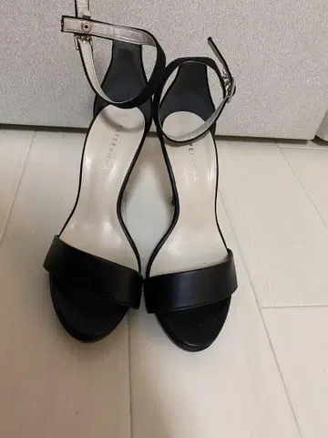 블랙 하이힐 앵클 스트랩