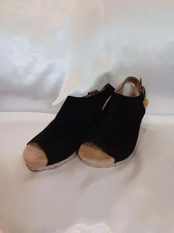 SPINGLE 블랙 오픈토 웨지 힐