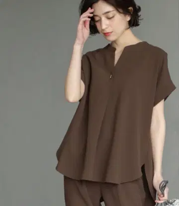 OPAQUE.CLIP 스트레치 스키퍼 블라우스 새상품