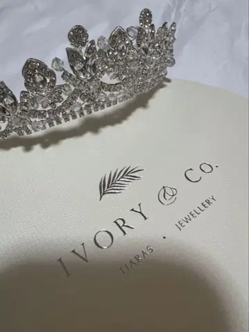 새상품급 Ivory & Co. ALEXANDRA 알렉산드라 티아라