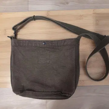 나이젤 케이본 MAGAZINE BAG MAIN LINE