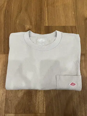 단톤 티셔츠