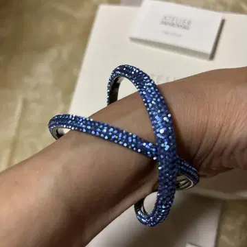 ATELIER SWAROVSKI 파랑 오픈 뱅글