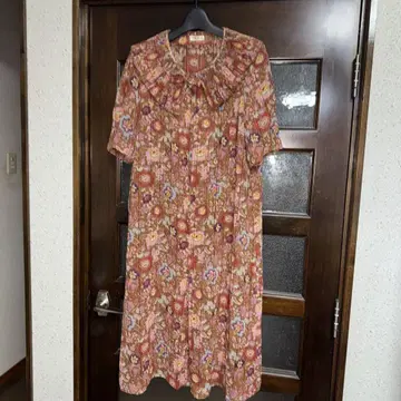 시크한 꽃무늬 고급 원피스