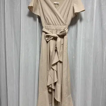 베이지 랩 스타일 드레스