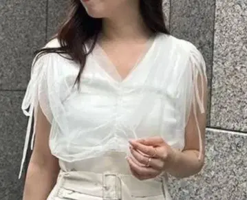 프레이 아이디 튤 레이어드 슬리브리스 티셔츠  상의  흰색 화이트