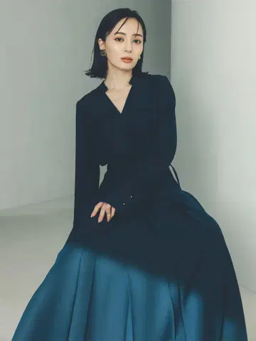 더블 새틴 노카라 턱 원피스