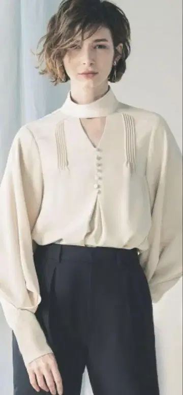 RUIRUE BOUTIQUE 턱 슬리브 블라우스 베이지