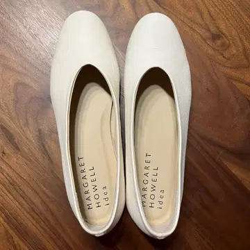 마가렛호웰 화이트 펌프스(23.5cm)