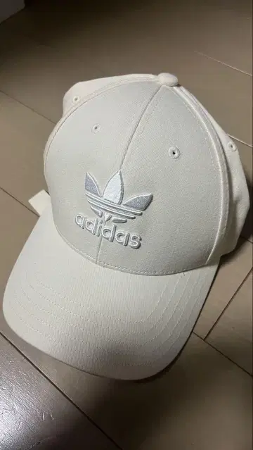 아디다스 야구 모자 크림 화이트