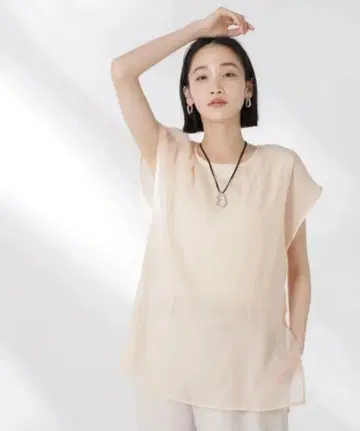 나노 유니버스 시어 레이어드 슬리브리스 컷 탑