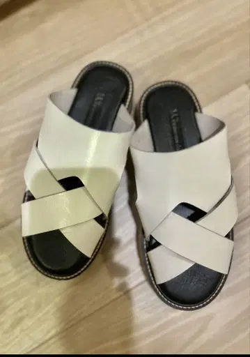 Y's의 세련된 샌들 화이트 24cm