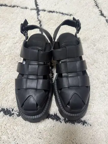 JEANASIS 블랙 스트랩 샌들