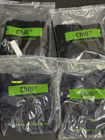 초특가 미사용 Chill ST 셋업 2개 세트 블랙&메이비