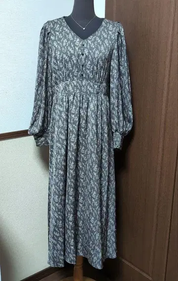 꽃무늬 그레이 긴팔 맥시 원피스