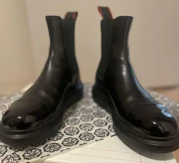 Alexander McQueen 사이드 고어 부츠 블랙
