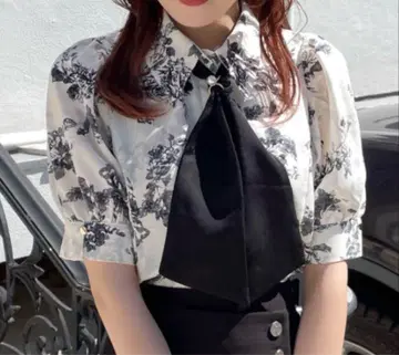 Nomae 스카프가 있는 블라우스