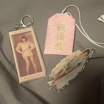 Femme fatale 의 아크릴 키링 부적