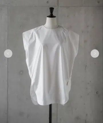 인기 완판템 roughlow sleeveless blouse 화이트