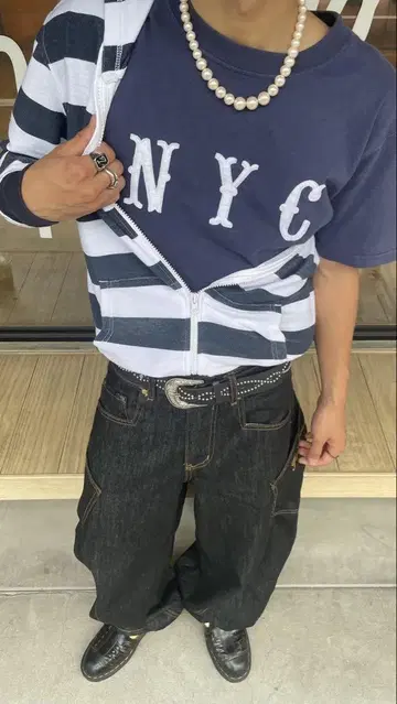 NYC 네이비 티셔츠