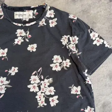 Abercrombie 꽃무늬 티셔츠 블랙 S 사이즈 아바클로