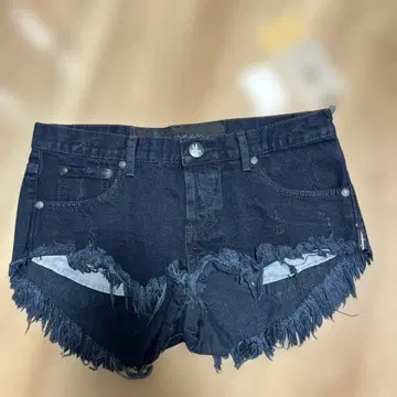 새상품 oneteaspoon28 블랙 데님 프린지 숏 팬츠