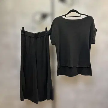 컴시즘 블랙 팬츠 셋업 반팔 상의 포함