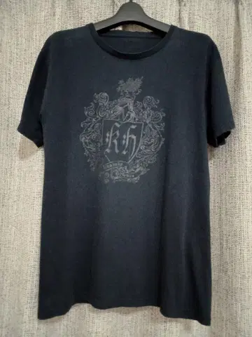 히무로 쿄스케 KYOSUKE HIMURO 블랙 엠블럼 티셔츠