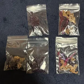 미조립 검 4종 + 등부분 무장 + 꼬리 소피에라 아르카나디아
