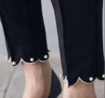 새상품 블랙 멜로 스캘럽 펄 팬츠 Frene 후라네 같은 형태