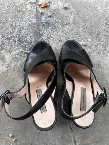 블랙 가죽 오픈토 샌들 37