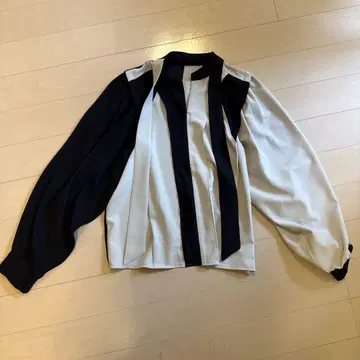UNITED TOKYO 긴팔 블라우스 블랙/화이트