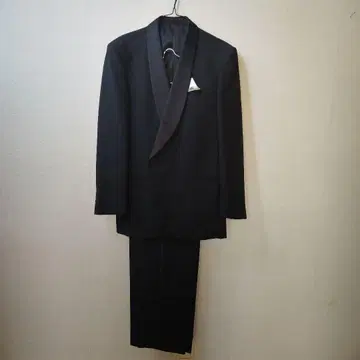 블랙 턱시도 새틴 라펠 포함