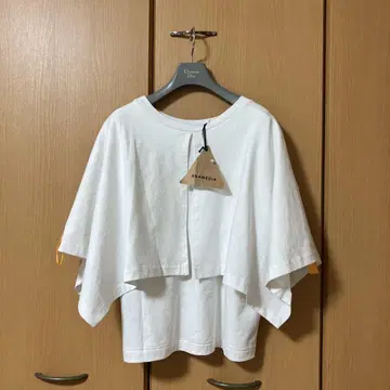 RNAMEDIAT 케이프풍 티셔츠 컷소