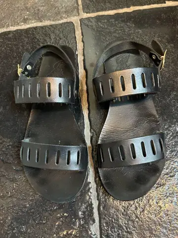 블랙 가죽 샌들 스트랩 포함 37 투모로우랜드 갤러리 바이