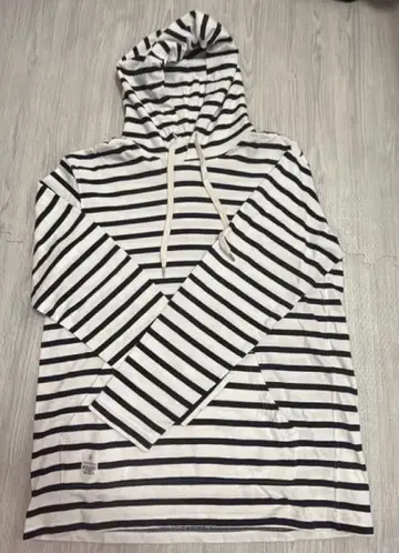 DRESSTERIOR 후드 부착 후드티 M 사이즈