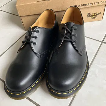 Dr. Martens 블랙 로퍼