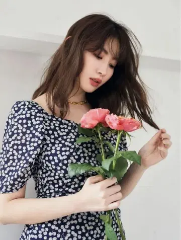 네이비 체리 패턴 캐시 코어 원피스