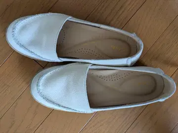 클락스 화이트 로퍼 24cm