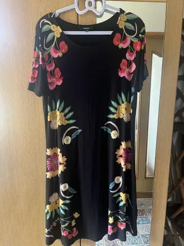 desigual 꽃무늬 자수 반팔 무릎 기장 원피스 블랙