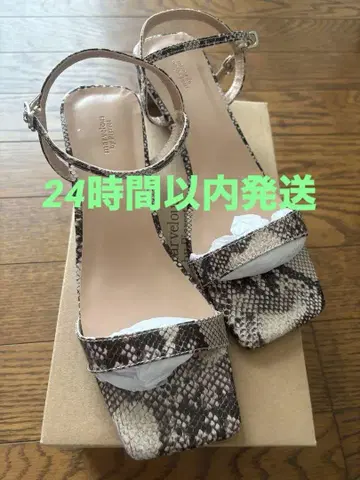 Pierrot 스퀘어 앵클 스트랩 샌들 M