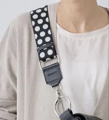 비어즐리 숄더 벨트 도트 블랙 새상품